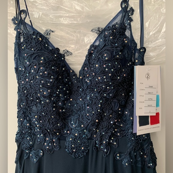 NWT Beautiful V-Neck Embroidered Bodice Chiffon Prom Dress Long Gown, Navy, Sz 4 - Picture 4 of 12